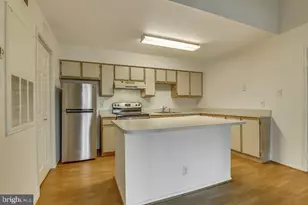 3305 Wyndham Cir, Alexandria, VA 22302 - Photo 9