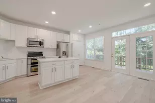 329 Helmuth Ln, Alexandria, VA 22304 - Photo 9