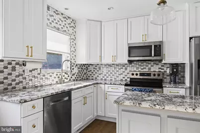 1015 Woods Place, Alexandria, VA 22302 - Photo 9