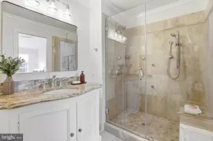1734 Kingsgate Ct, Alexandria, VA 22302 - Photo 19