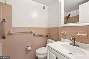 5340 Holmes Run Pkwy, Alexandria, VA 22304 - Photo 11