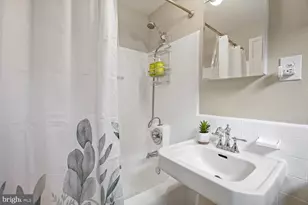 1617 Fitzgerald Ln, Alexandria, VA 22302 - Photo 17