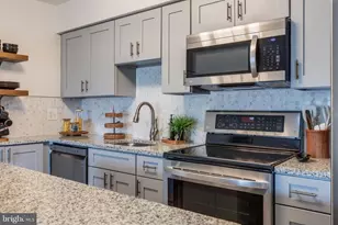 3305 Wyndham Cir, Alexandria, VA 22302 - Photo 5