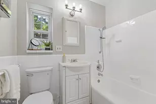 1024 Valley Dr, Alexandria, VA 22302 - Photo 11
