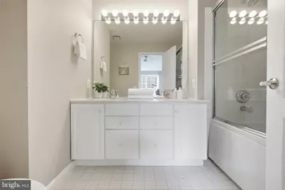 1724 Kingsgate Court #302, Alexandria, VA 22302 - Photo 17
