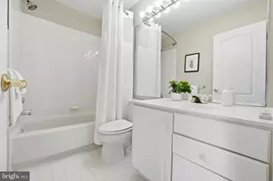 1724 Kingsgate Ct, Alexandria, VA 22302 - Photo 21