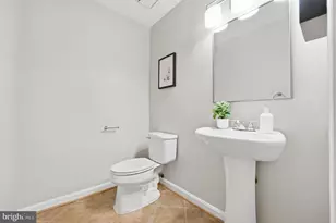 1724 Kingsgate Ct, Alexandria, VA 22302 - Photo 11