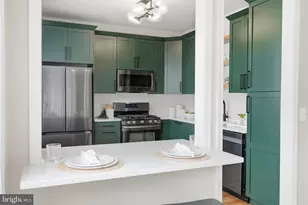 1724 Kingsgate Ct, Alexandria, VA 22302 - Photo 9