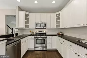 2536 Gadsby Pl, Alexandria, VA 22311 - Photo 17
