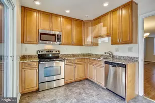 501 Colecroft Ct, Alexandria, VA 22314 - Photo 7