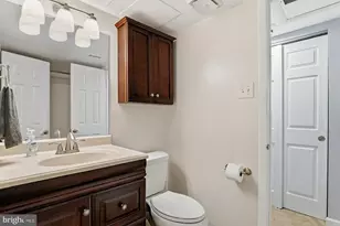 100 Roberts Ln, Alexandria, VA 22314 - Photo 25