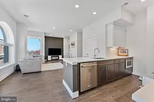 635 Slaters Ln, Alexandria, VA 22314 - Photo 3