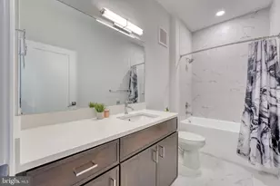 635 Slaters Ln, Alexandria, VA 22314 - Photo 17