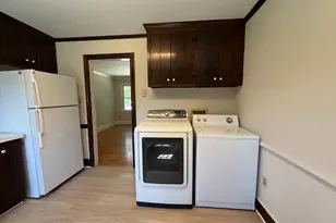 216 W Broaddus Ave, Bowling Green, VA 22427 - Photo 9