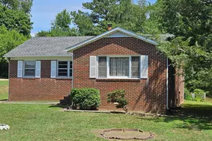 147 Chase St, Bowling Green, VA 22427 - Photo 1