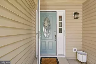 323 Stratford Cir, Locust Grove, VA 22508 - Photo 3