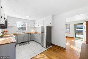 296 W Main St, Stanley, VA 22851 - Photo 3