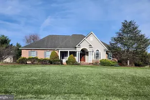 400 Beall Ave, Luray, VA 22835 - Photo 1