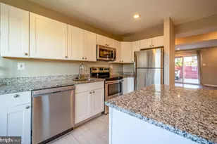 1412 Cottonwood Ct, Woodbridge, VA 22191 - Photo 7