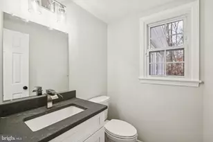 11975 Farrabow Ln, Woodbridge, VA 22192 - Photo 17