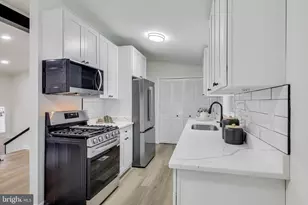 18905 Red Oak Ln, Triangle, VA 22172 - Photo 11