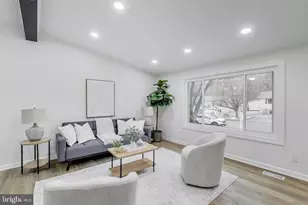 18905 Red Oak Ln, Triangle, VA 22172 - Photo 5