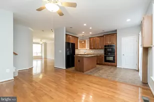 15661 William Bayliss Ct, Woodbridge, VA 22191 - Photo 11