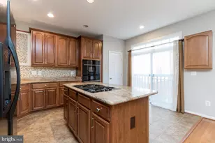 15661 William Bayliss Ct, Woodbridge, VA 22191 - Photo 9