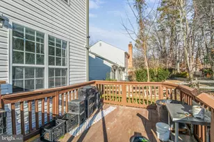 11979 Hedges Run Dr, Woodbridge, VA 22192 - Photo 9