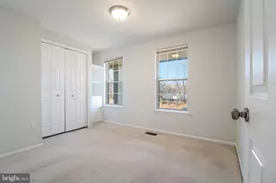 11979 Hedges Run Dr, Woodbridge, VA 22192 - Photo 15