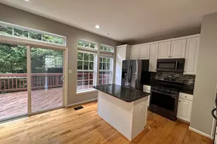 4065 Cressida Pl, Woodbridge, VA 22192 - Photo 5