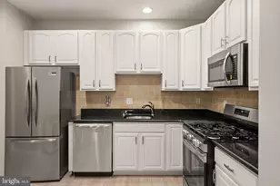 6932 Walnut Hill Dr, Gainesville, VA 20155 - Photo 13