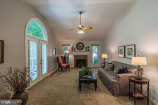 13002 Montpelier Ct, Woodbridge, VA 22192 - Photo 7