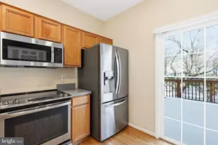 12212 Densmore Ct, Woodbridge, VA 22192 - Photo 11