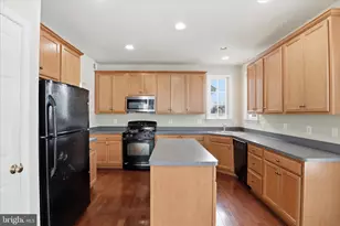 8832 Yellowthroat Ct, Gainesville, VA 20155 - Photo 43