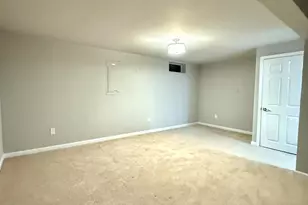 16946 Monmouth Ct, Dumfries, VA 22026 - Photo 9