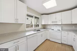 12708 Valleywood Dr, Woodbridge, VA 22192 - Photo 13