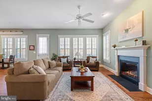 17232 Miss Packard Ct, Dumfries, VA 22026 - Photo 13