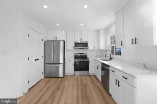 1742 Tiger Lily Cir, Woodbridge, VA 22192 - Photo 5