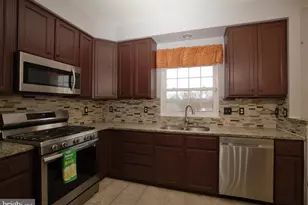 2558 Grayton Ln, Woodbridge, VA 22191 - Photo 11