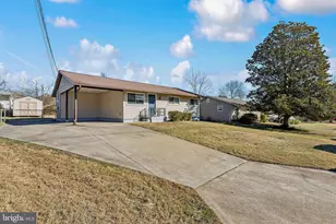 13513 Fitzhugh Ln, Woodbridge, VA 22191 - Photo 3