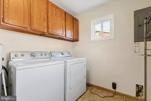 13513 Fitzhugh Ln, Woodbridge, VA 22191 - Photo 11