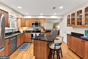 11963 Hedges Run Dr, Woodbridge, VA 22192 - Photo 29