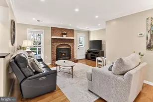 11963 Hedges Run Dr, Woodbridge, VA 22192 - Photo 7