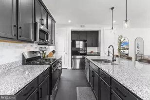 3992 Shire Meadow Ln, Triangle, VA 22172 - Photo 17