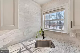 13537 Pace Ct, Woodbridge, VA 22193 - Photo 11