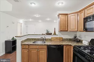 1067 Gardenview Loop, Woodbridge, VA 22191 - Photo 9