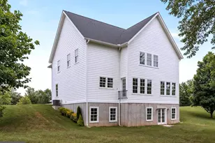 17979 Old Triangle Rd, Triangle, VA 22172 - Photo 3