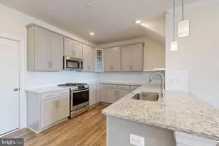 2375 Stephanie Tessa Ln, Woodbridge, VA 22191 - Photo 9