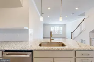 2375 Stephanie Tessa Ln, Woodbridge, VA 22191 - Photo 15